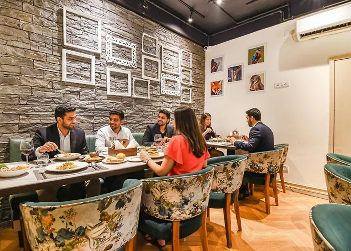 Fabhotel Aayash - Nr City Center Metro Station