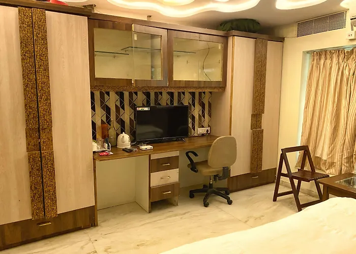 Royal Palms Luxury Service Apartment