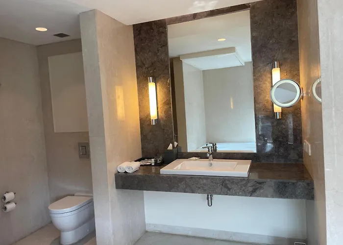 The Anya Hotel Gurgaon - Golf Course Road