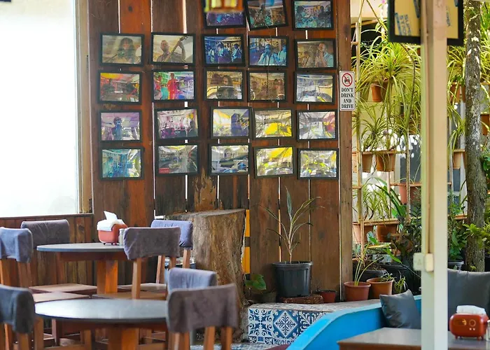 Anjoned Hostel & Cafe