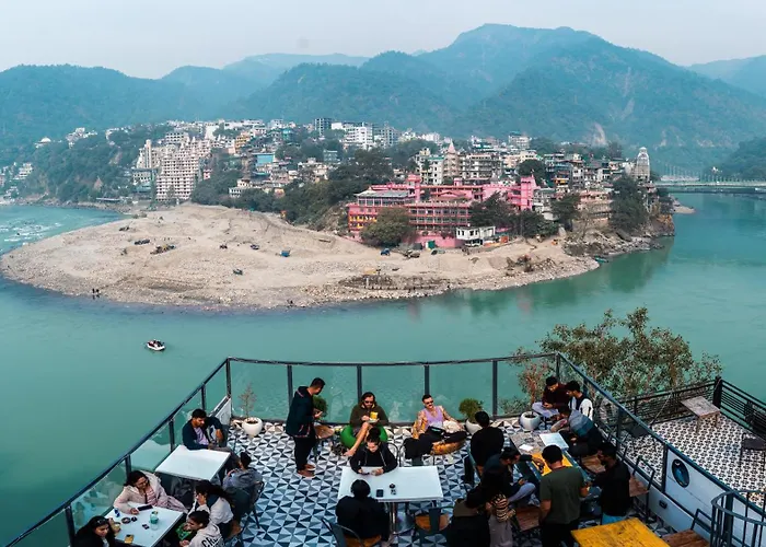 Joey'S By The Ganges