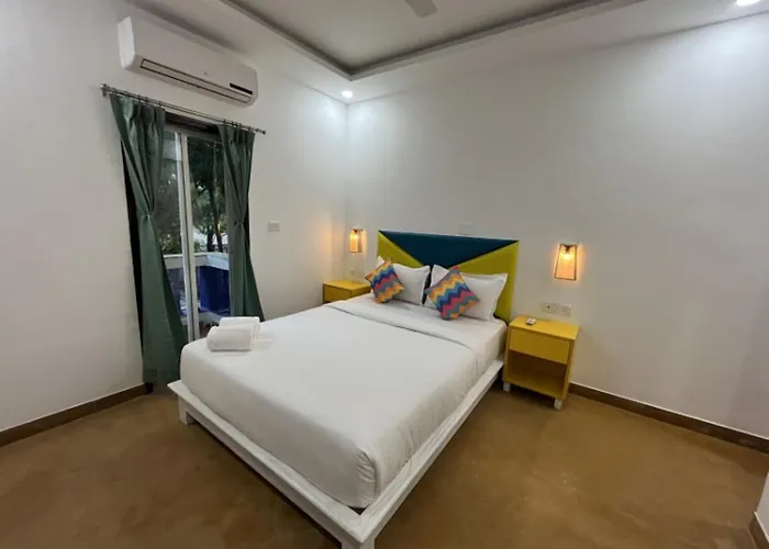 Gostops Plus Goa, Vagator