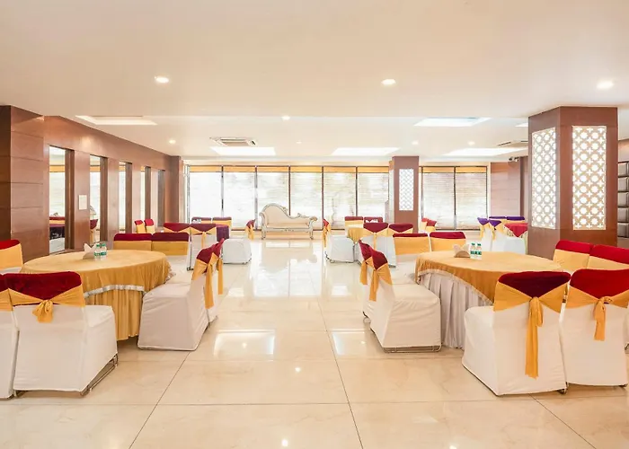 Treebo Premium Grand Legacy Elite With Roof Top Cafe