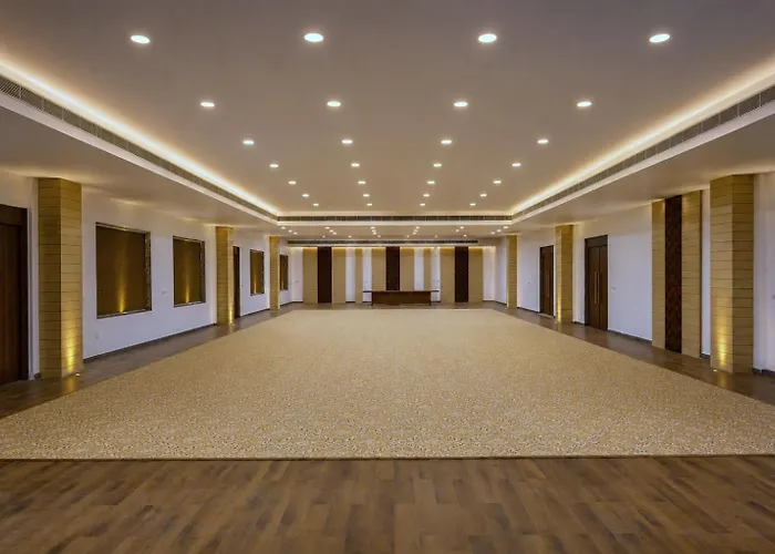 Red Tullip Md Valley Resort & Spa - Luxury Resort With Swimming Pool, Udaipur