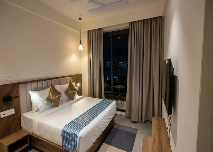 Townhouse Amanora Park Town Formerly Samrat Inn