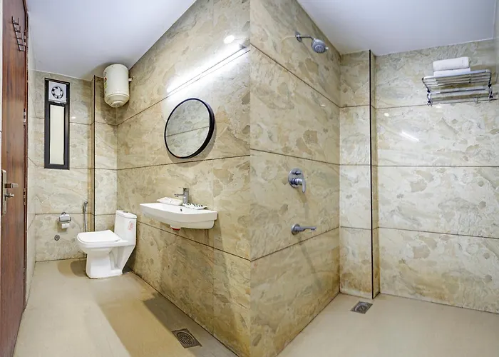 Hotel Ashram View With Luxury Near Nizamuddin Railway Station