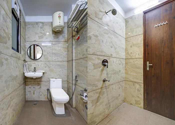 Hotel Ashram View With Luxury Near Nizamuddin Railway Station