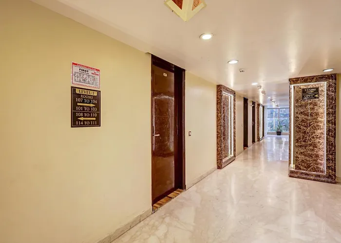 Hotel Palm Grand At Luxury Naraina New Delhi - Couple Friendly Local Ids Accepted