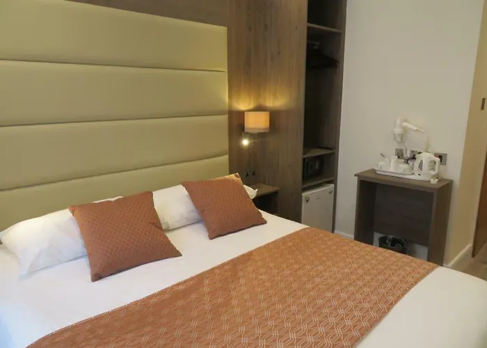 Glendale Hyde Park Hotel