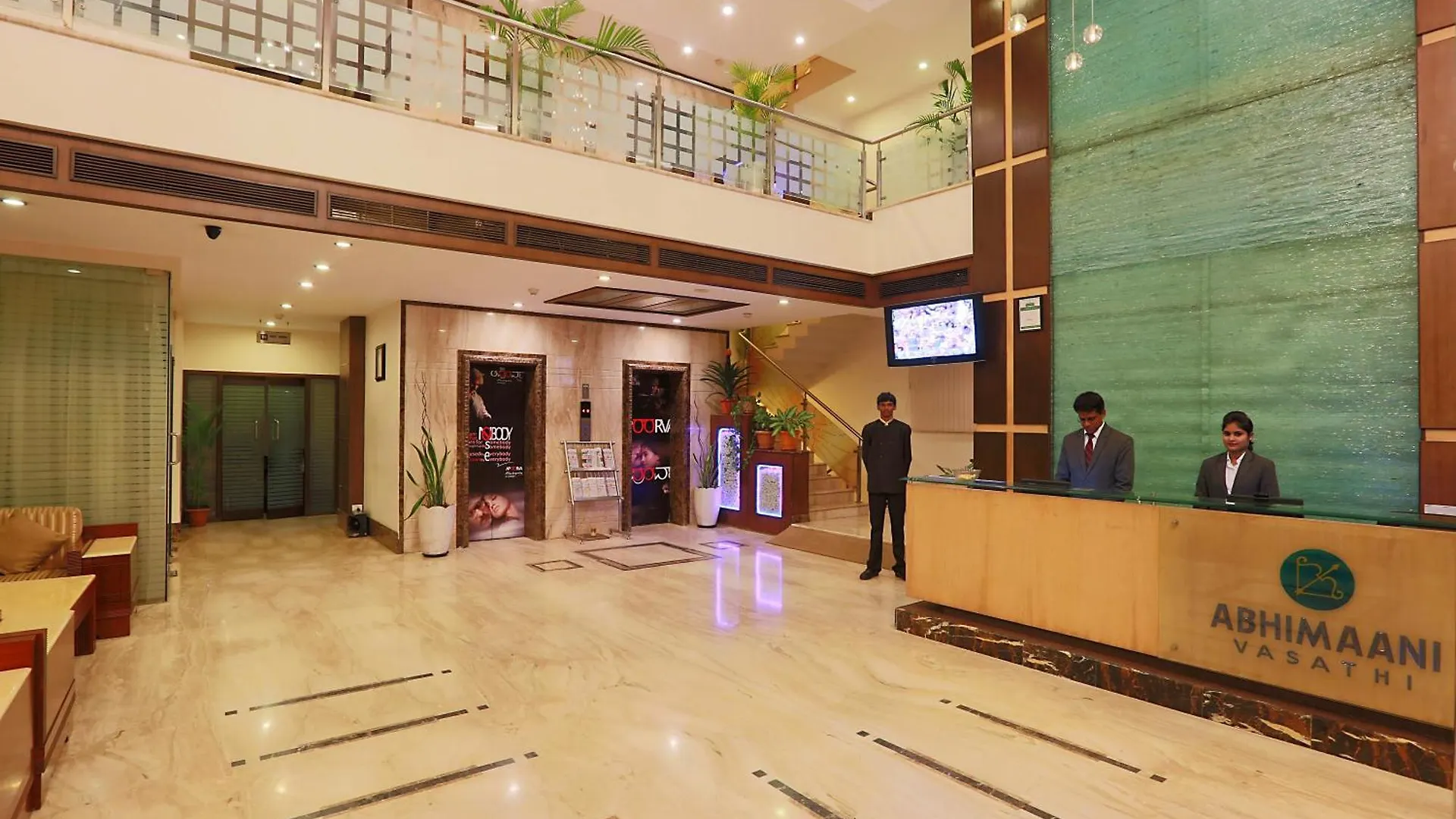 Staying Near Cubbon Park: 15 Business Hotels Compared