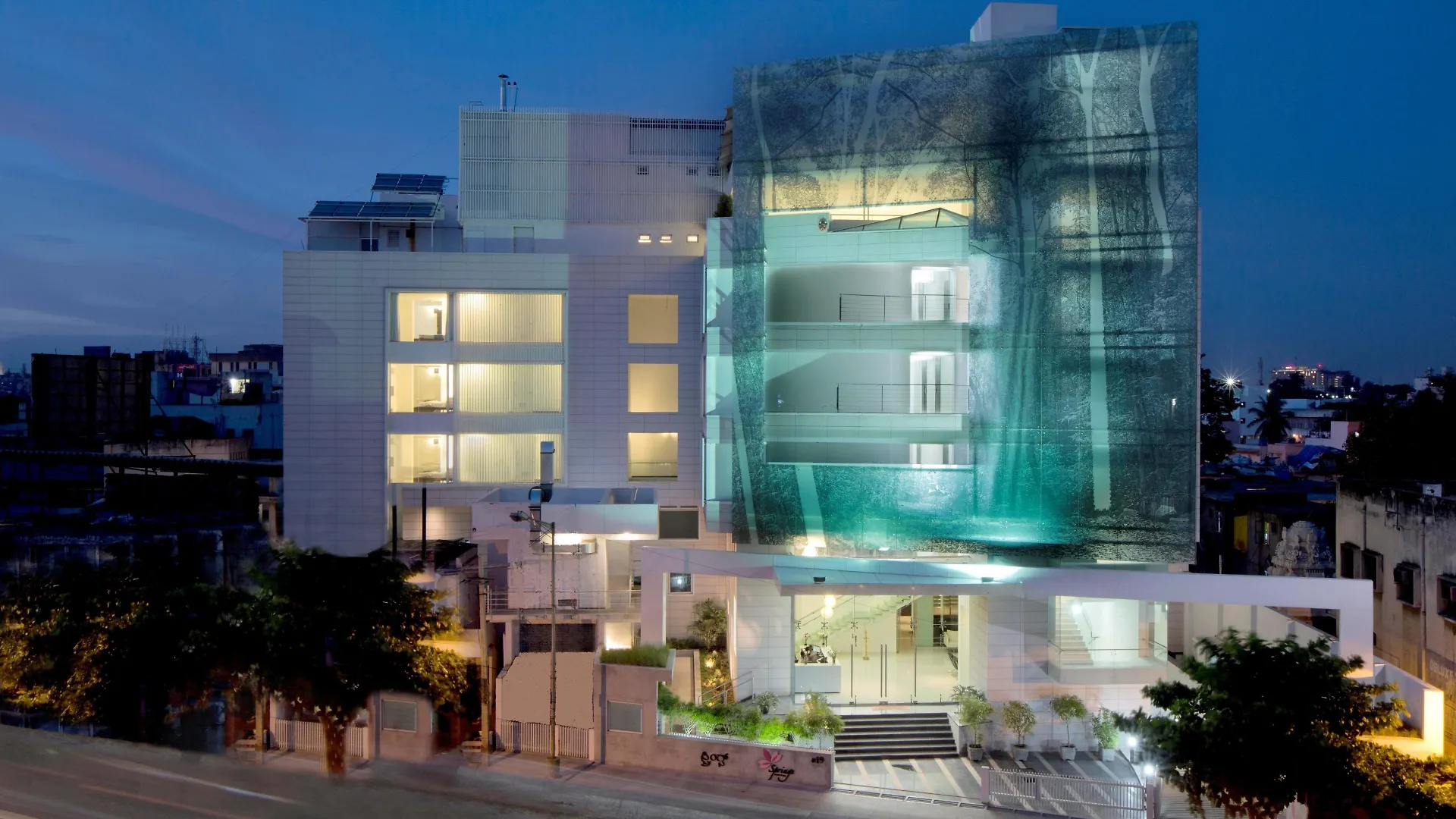 15 Business Hotels Near Freedom Park for Work Stays
