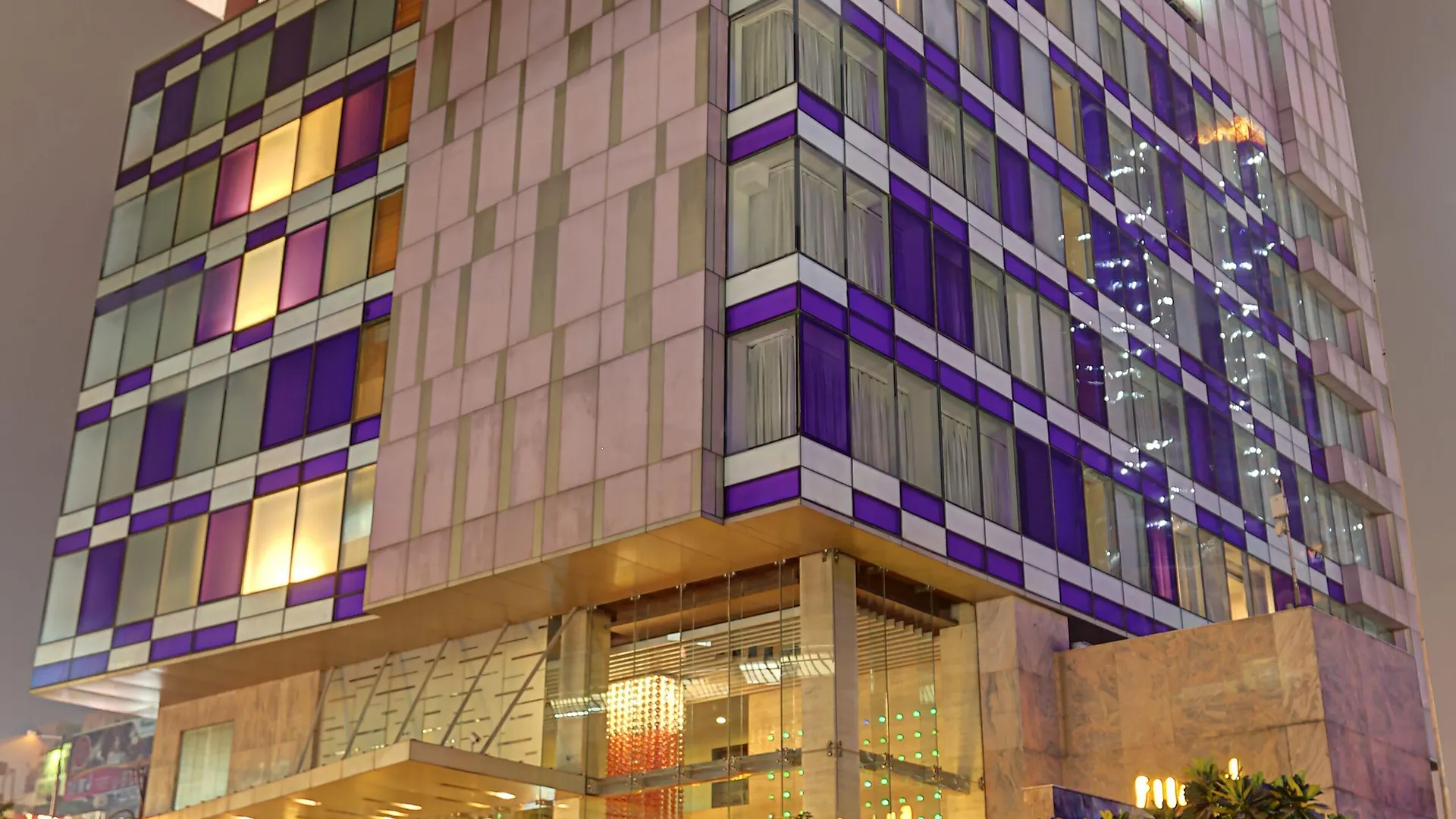 4 Exceptional Design Hotels Closest to Akshardham Delhi