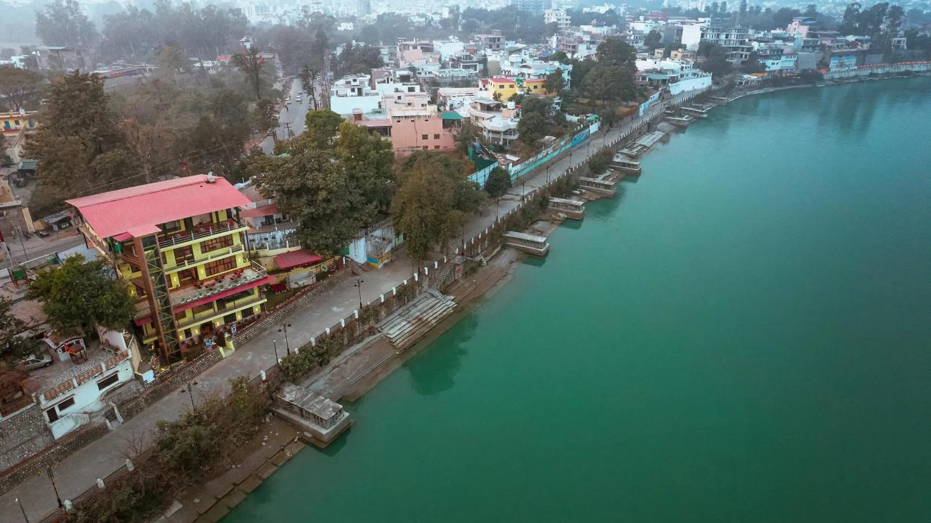 Where to Stay Near Triveni Ghat: 11 Best Spa Hotels