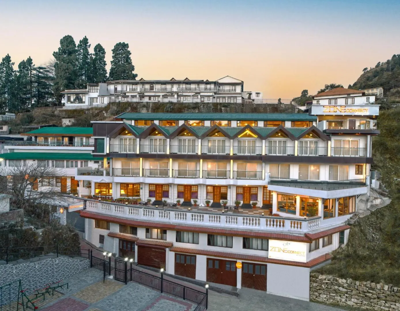 Where to Stay Near Kempty Falls: 7 Best Business Hotels
