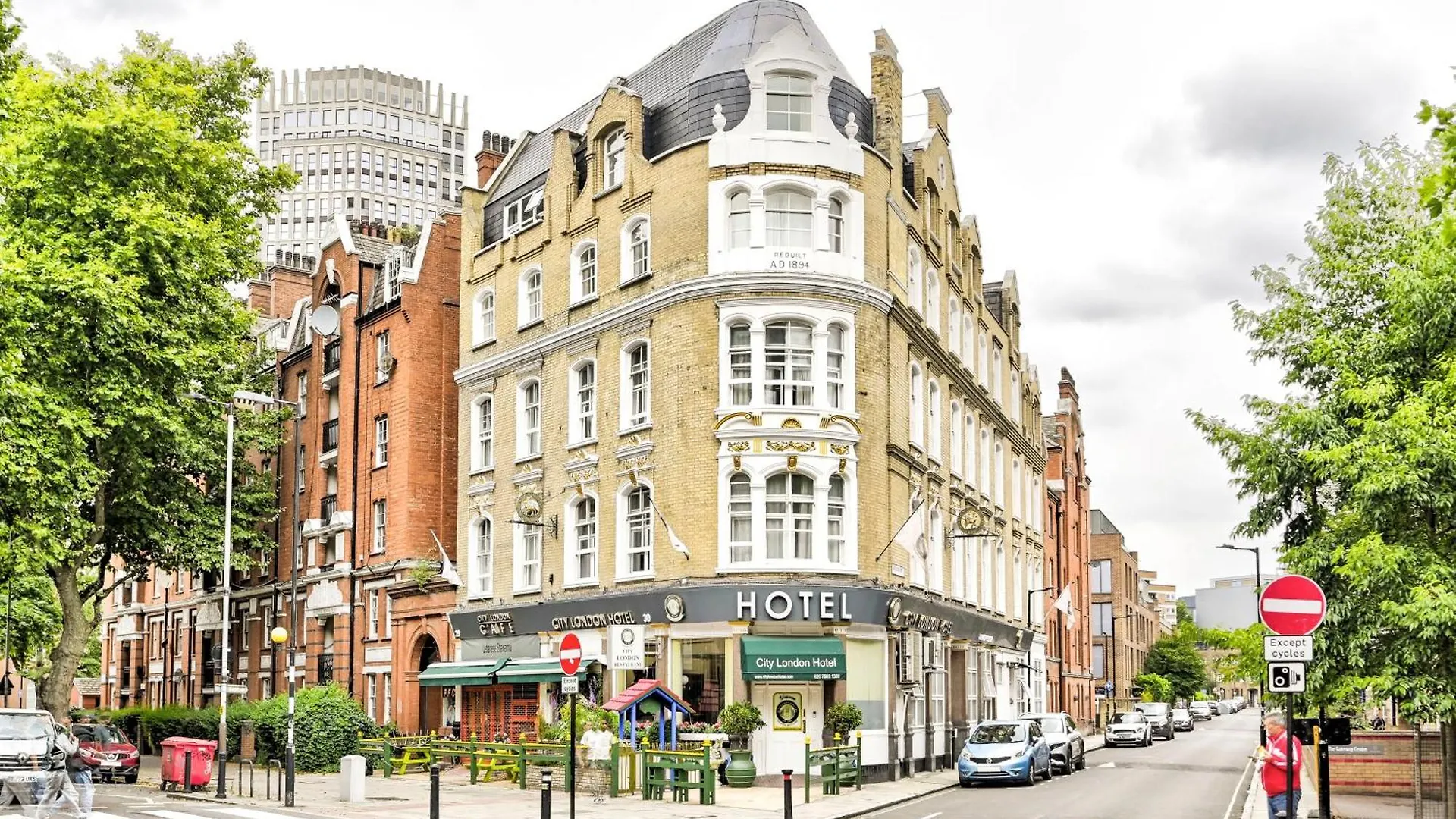 8 Central London Hotels Near the V&A Worth Booking