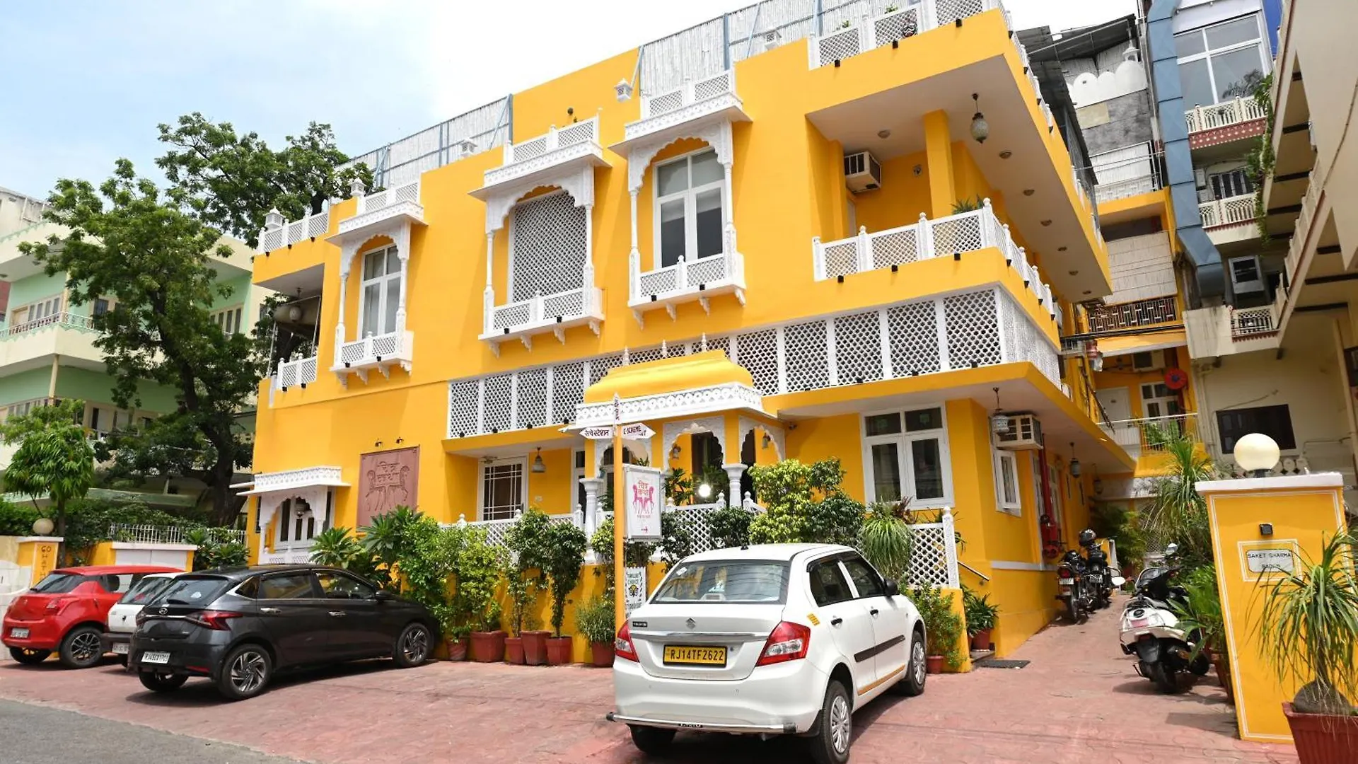 Where to Stay Near Hawa Mahal: 5 Family Hotels Reviewed