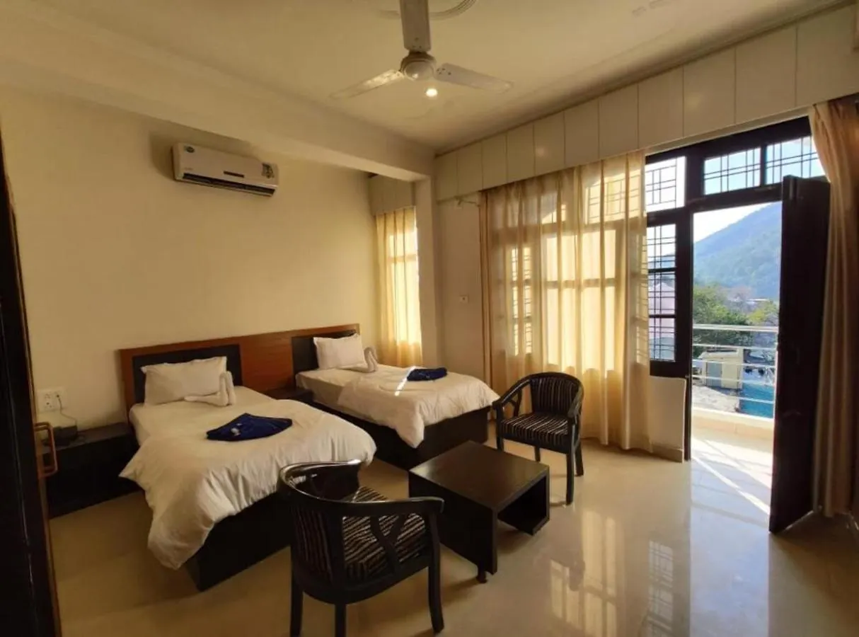 Where to Stay Near Triveni Ghat: 8 Solo-Friendly Hotels in Rishikesh