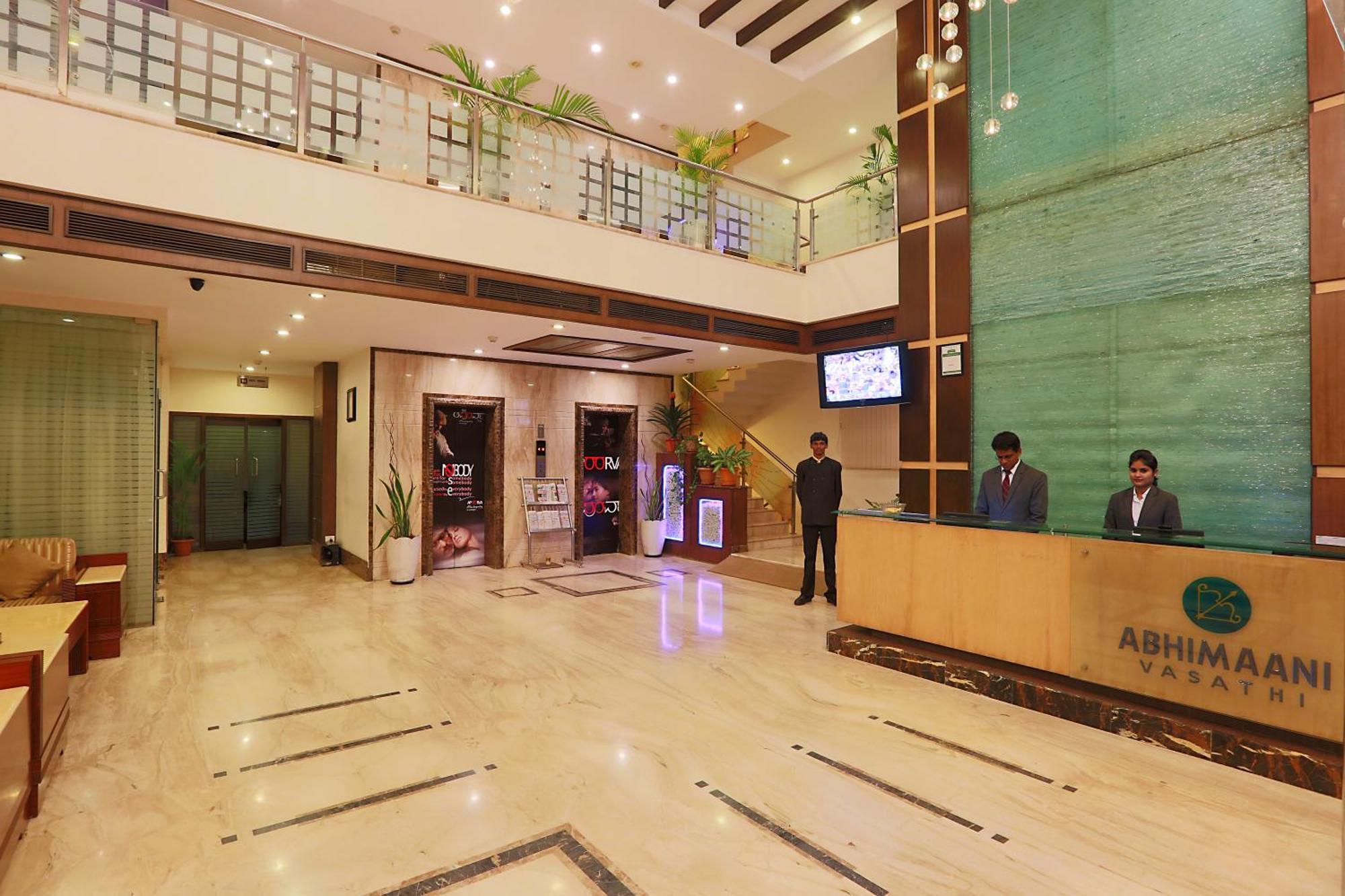 Staying Near Cubbon Park: 15 Business Hotels Compared