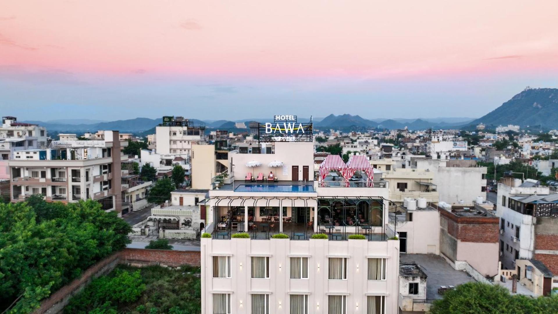 Where to Stay Near Vintage Cars Museum: 14 Family Hotels