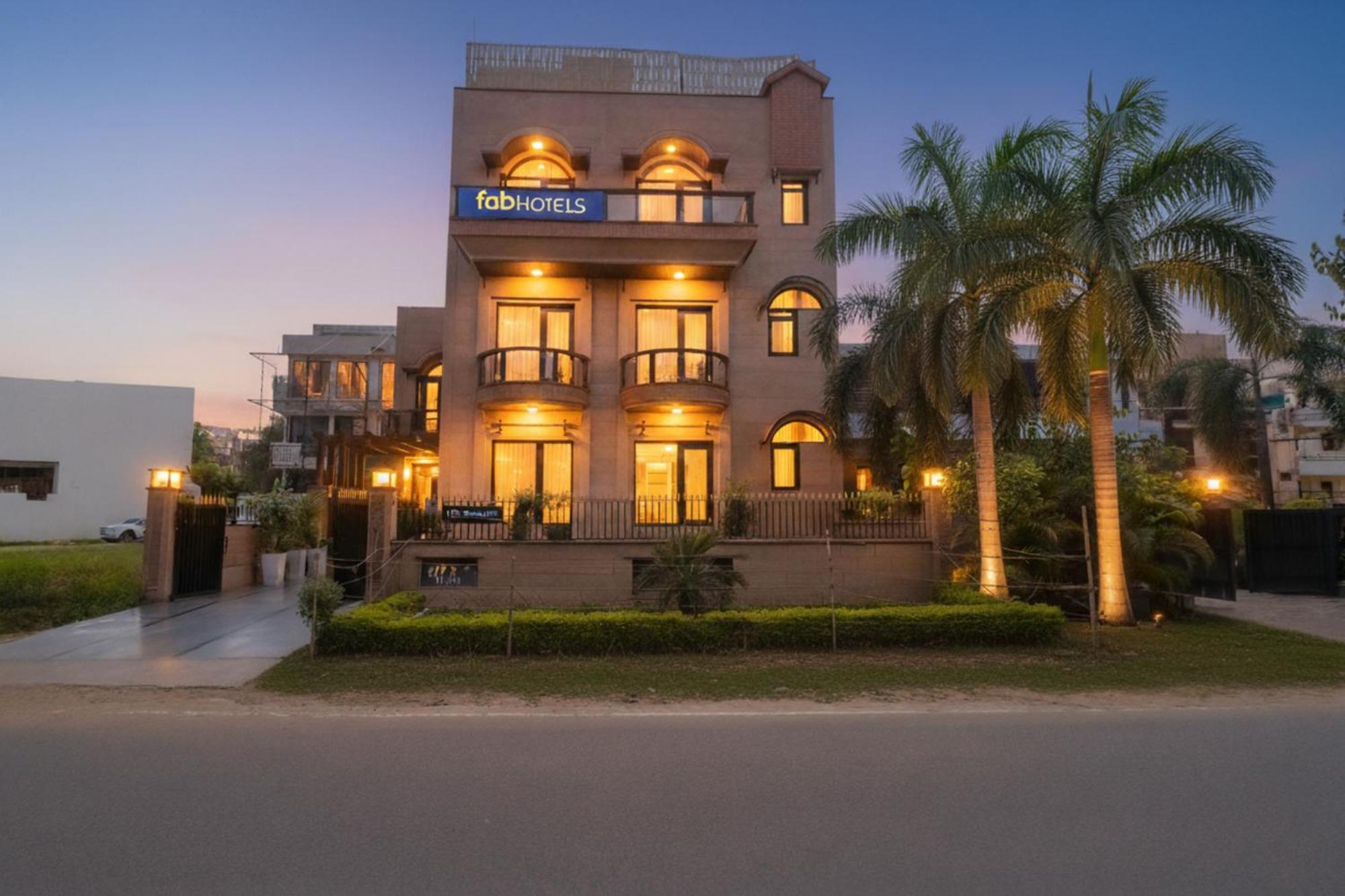7 Airport Hotels Near MGF Metropolitan Mall Worth Booking