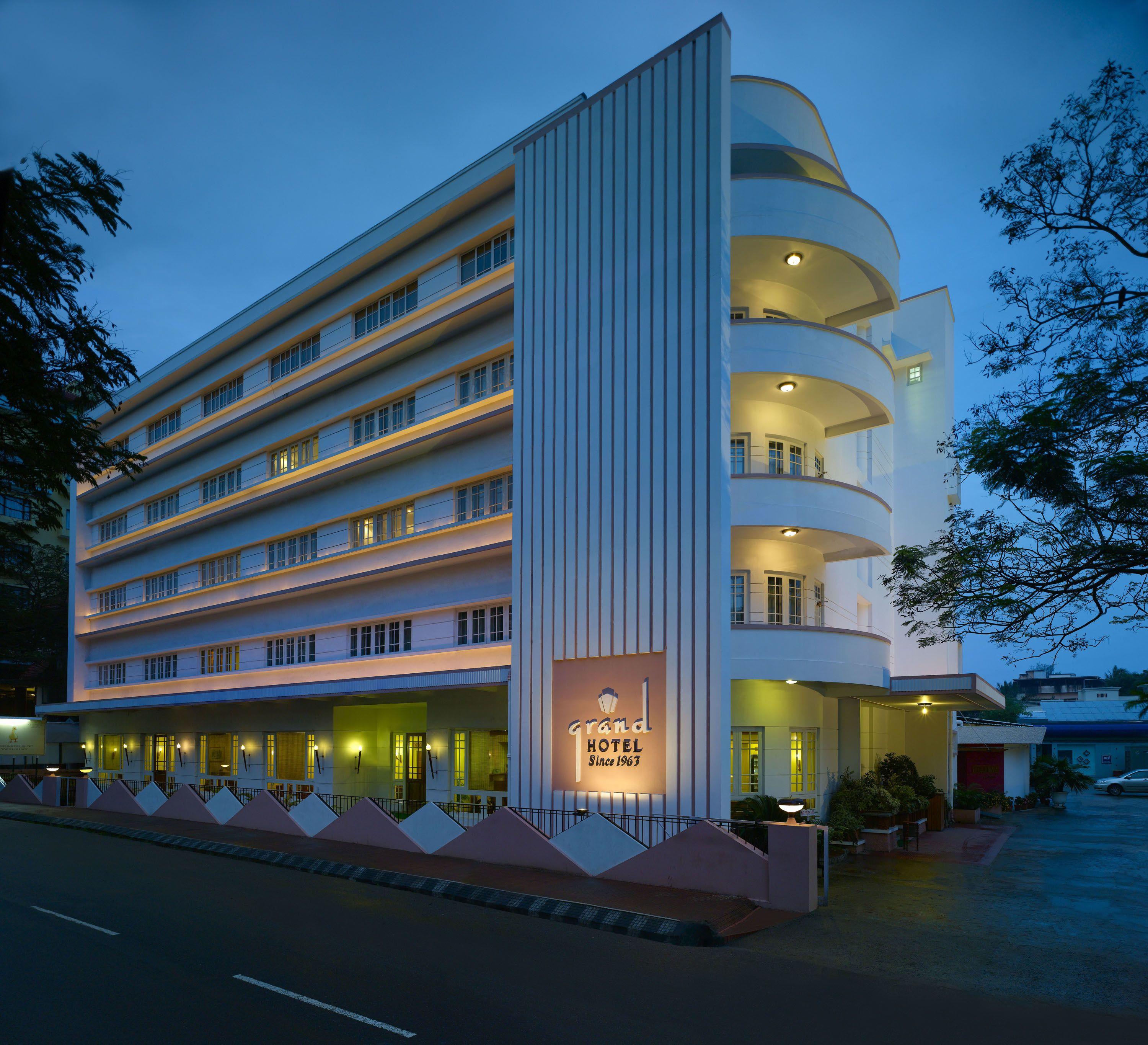 Staying Near Our Lady of Ransom: 8 Business Hotels Compared