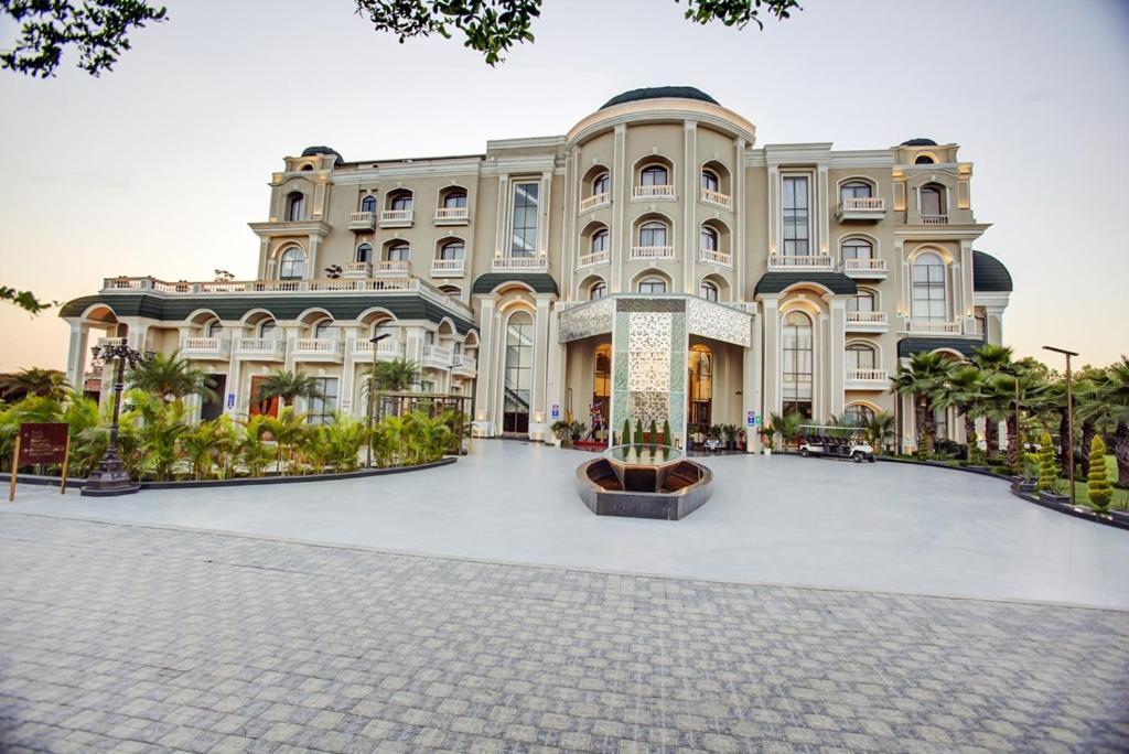 Where to Stay in North India: 15 Best Business Hotels