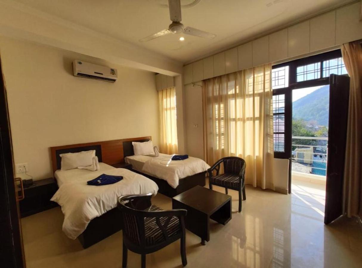 Where to Stay Near Triveni Ghat: 8 Solo-Friendly Hotels in Rishikesh